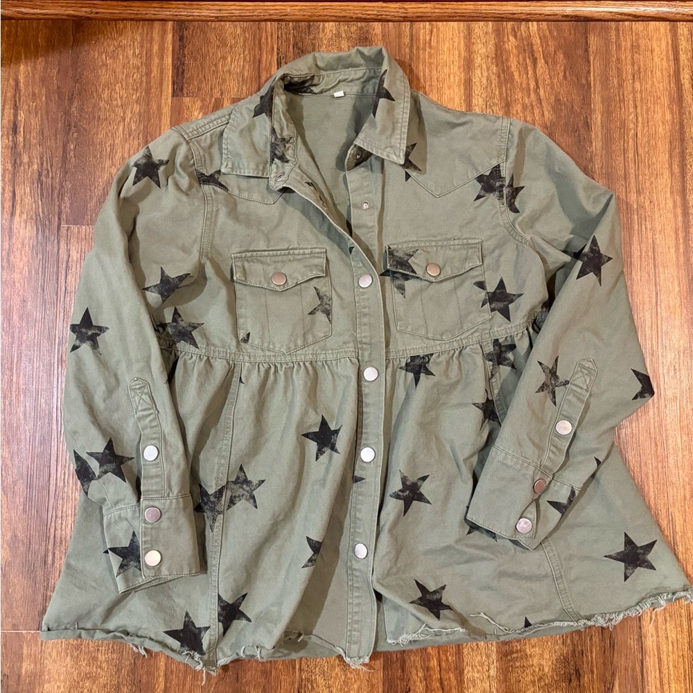 Star-Patterned Green Jacket - image 1
